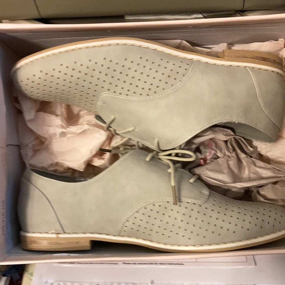 Women’s faux suede tie up flats brand new